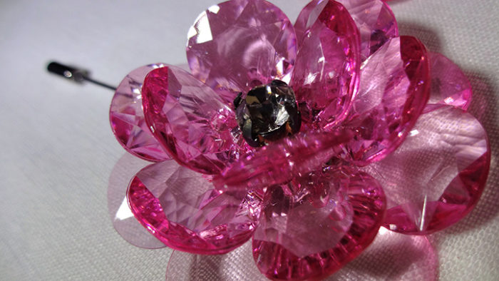 Lapel Crystal flower pin red top close